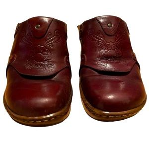 BORN Brown Leather Clogs/Slides with Design Top Size 10